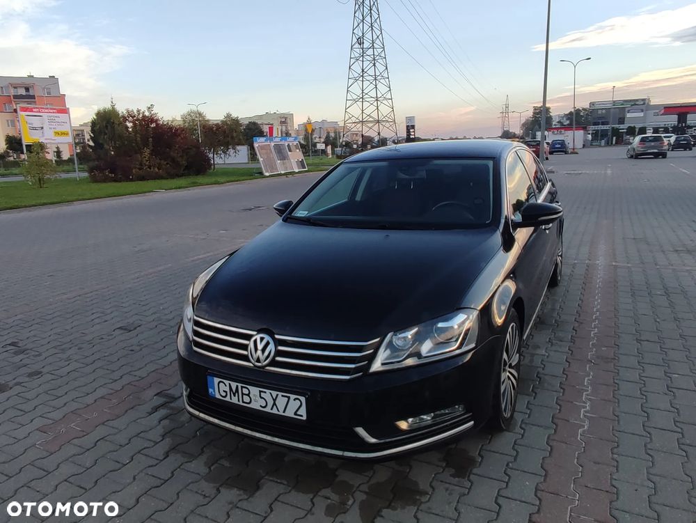 Volkswagen Passat - 1