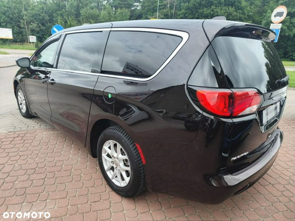 Chrysler Pacifica - 8