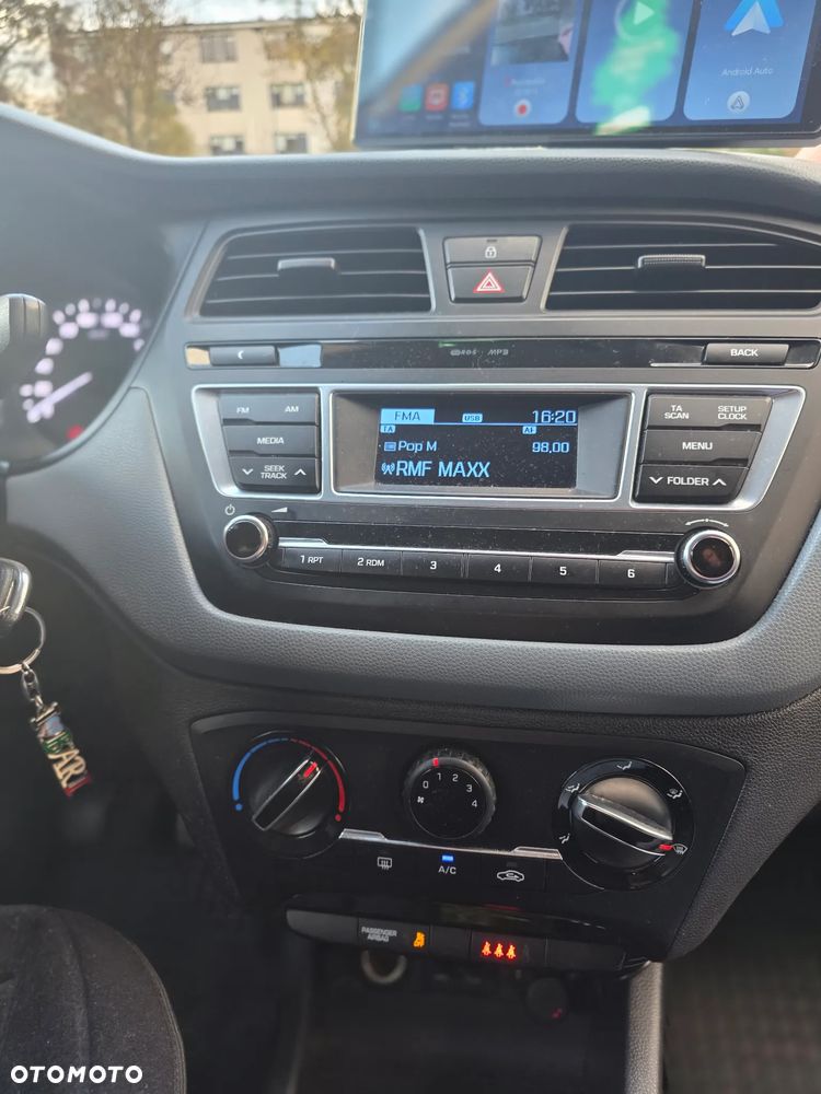 Hyundai i20 1.1 CRDi - 8