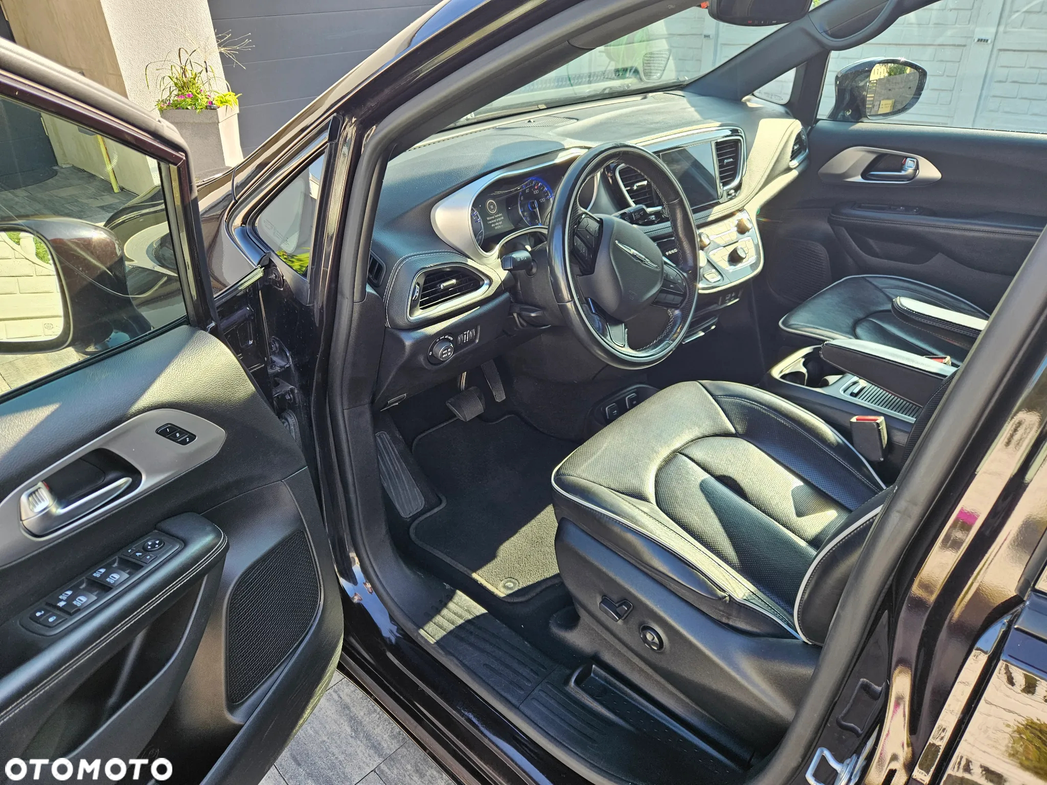 Chrysler Pacifica - 9