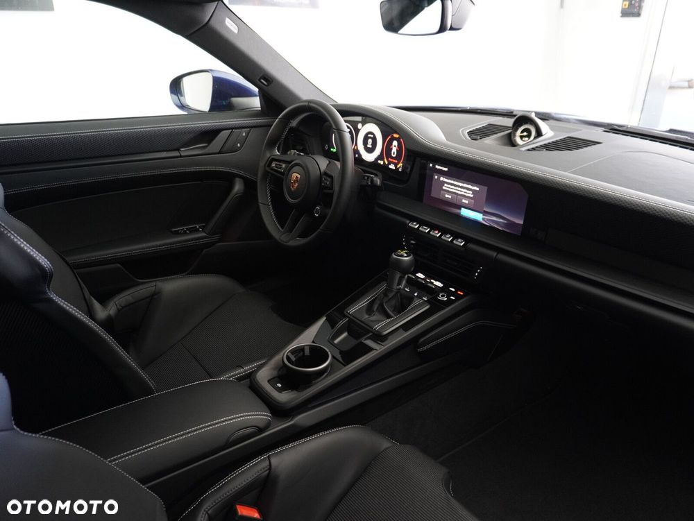 Porsche 911 GT3 Touring PDK - 34
