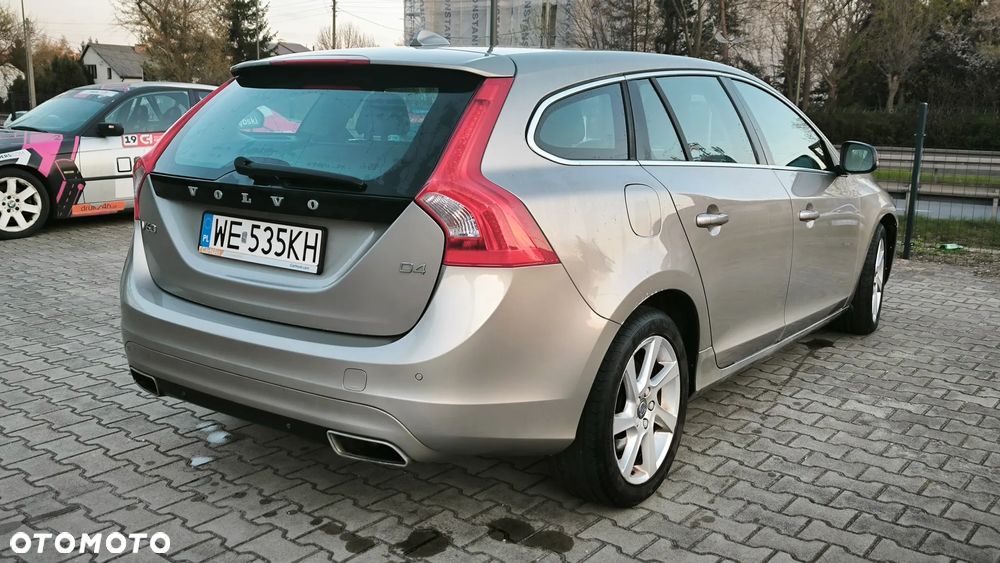 Volvo V60 D4 Drive-E Momentum - 3