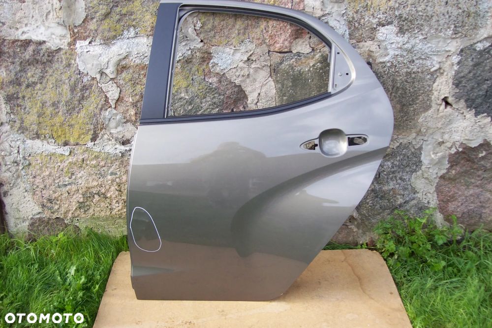 DRZWI TYLNE LEWE TOYOTA YARIS IV/ROK 20-23 - 1