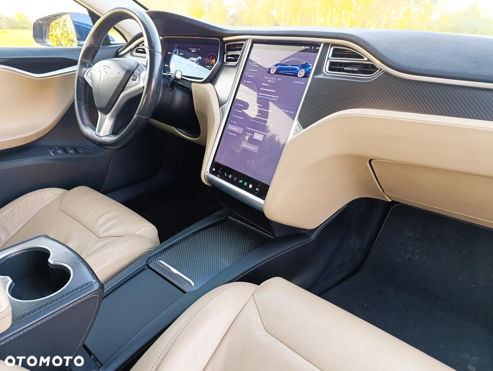 Tesla Model S - 11