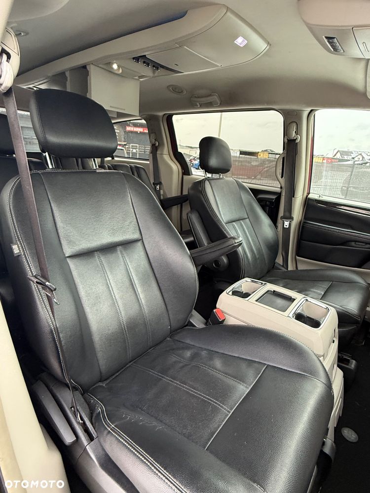 Chrysler Town & Country 3.6 Limited - 30