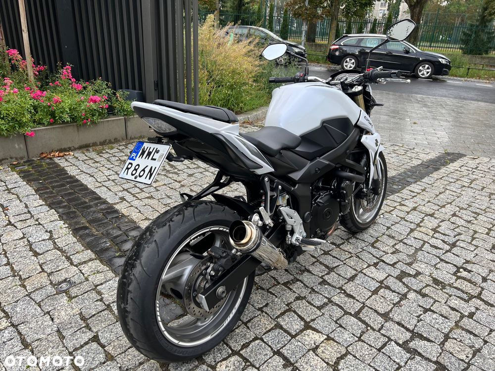 Suzuki GSR - 5