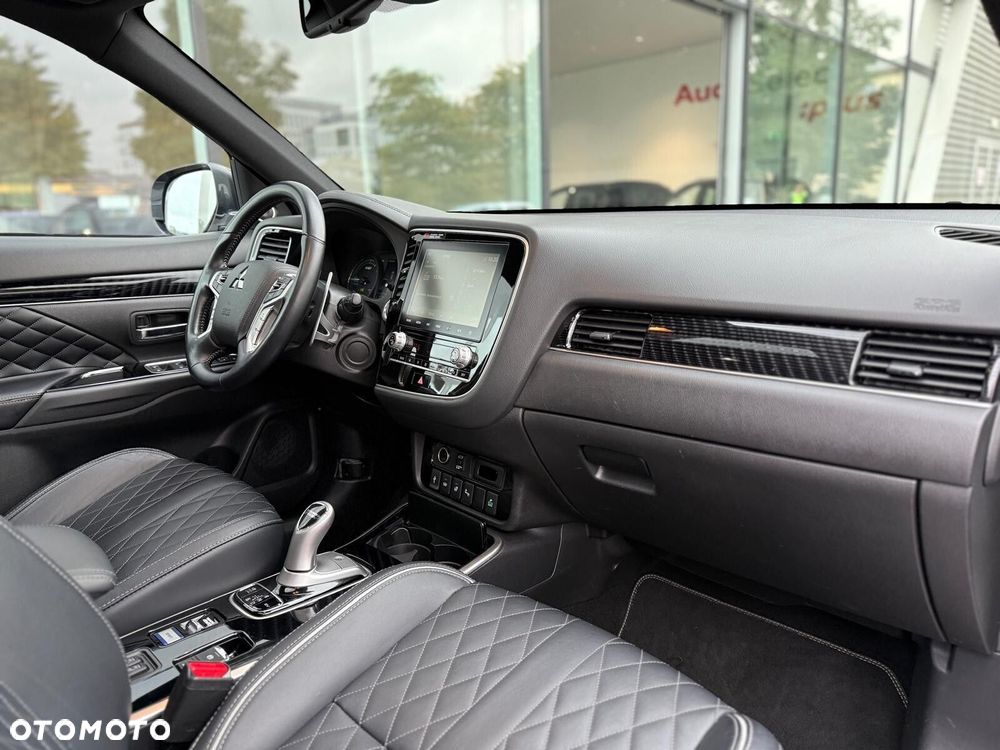 Mitsubishi Outlander PHEV Intense + - 18