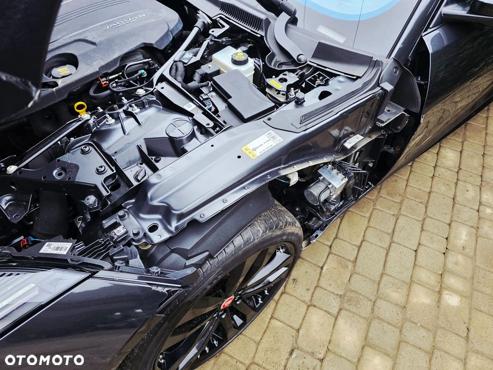Jaguar F-Type P300 R-Dynamic - 11