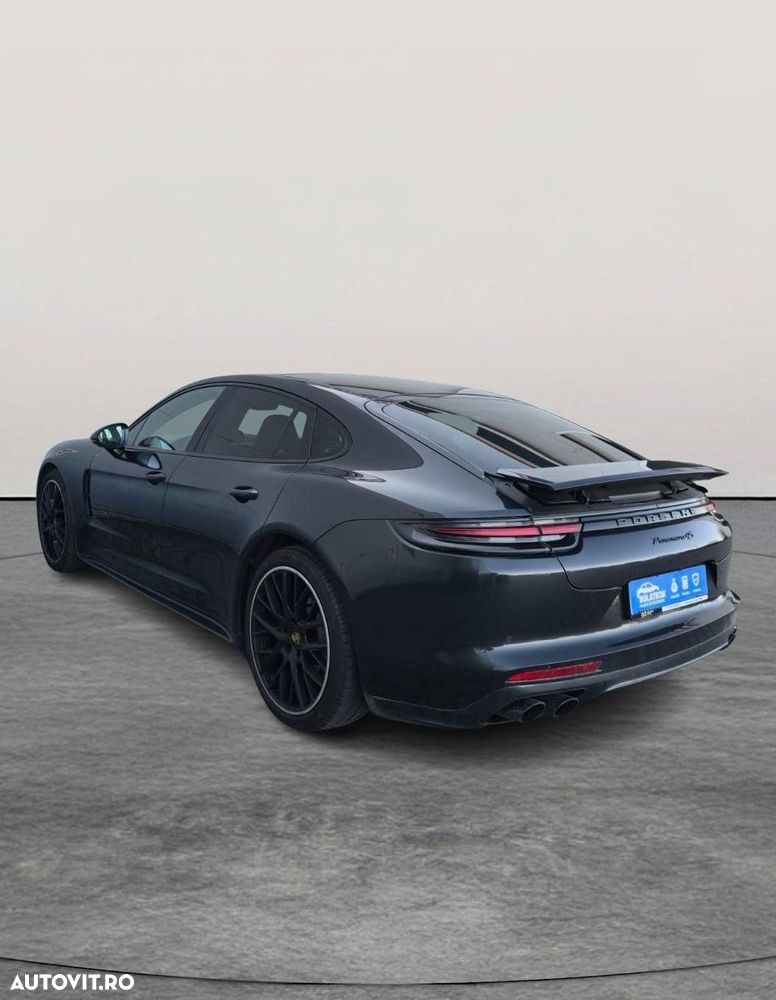 Porsche Panamera - 4