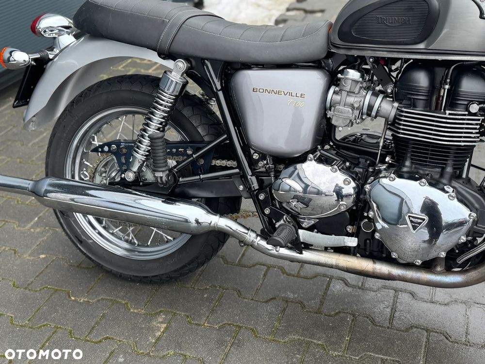 Triumph Bonneville - 23