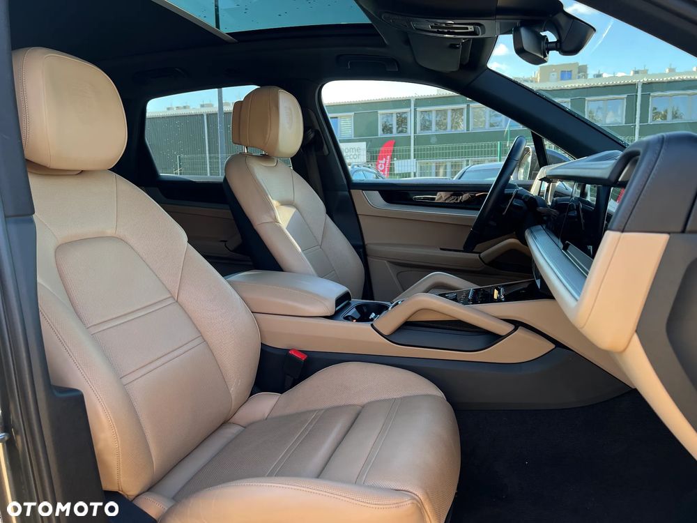 Porsche Cayenne - 27