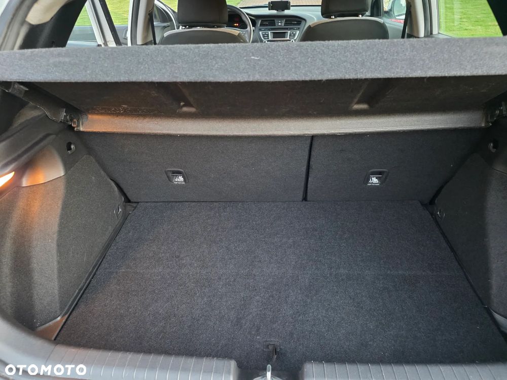 Hyundai i20 1.2 Trend - 10