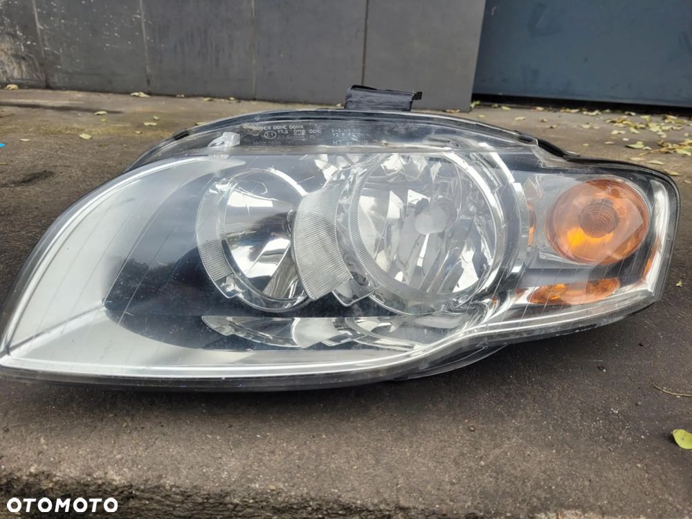 Lampy przednie Audi A4 B7