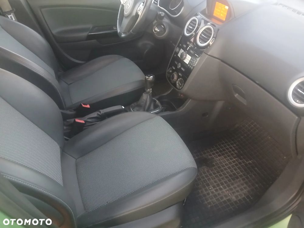 Opel Corsa 1.4 16V Innovation 110 Jahre - 24