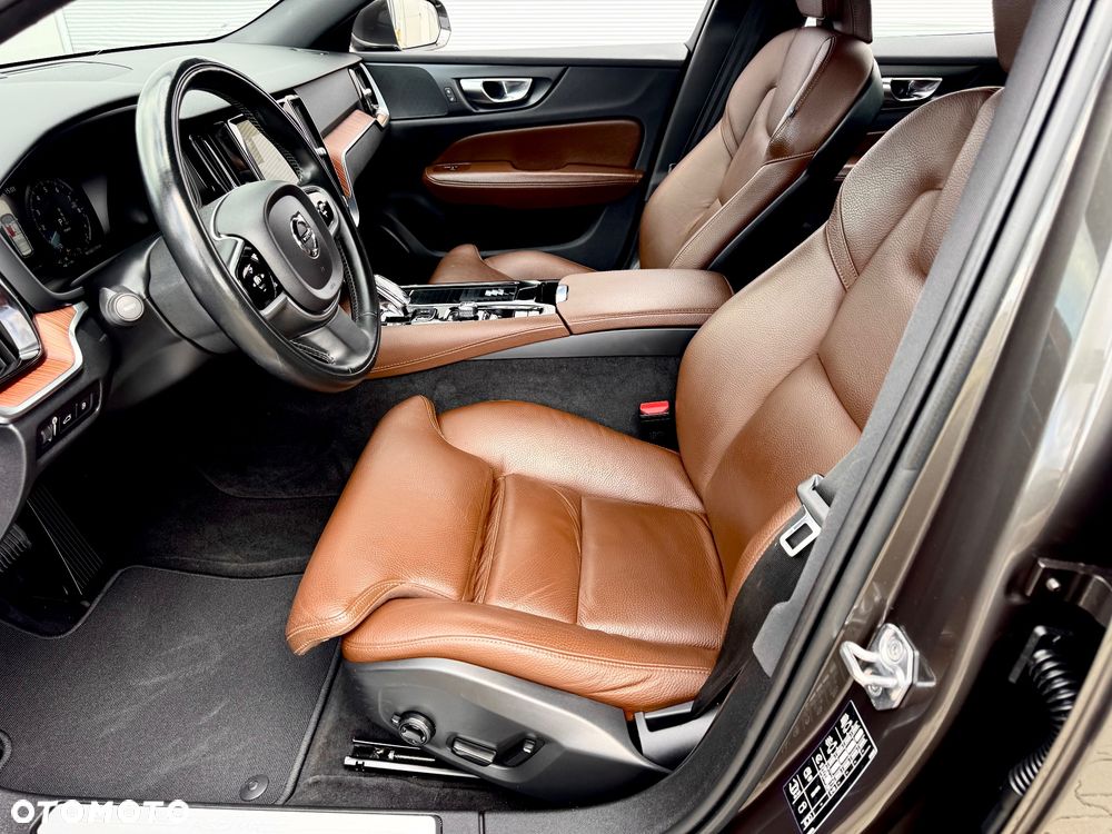 Volvo V60 T6 AWD Recharge Geartronic RDesign - 28