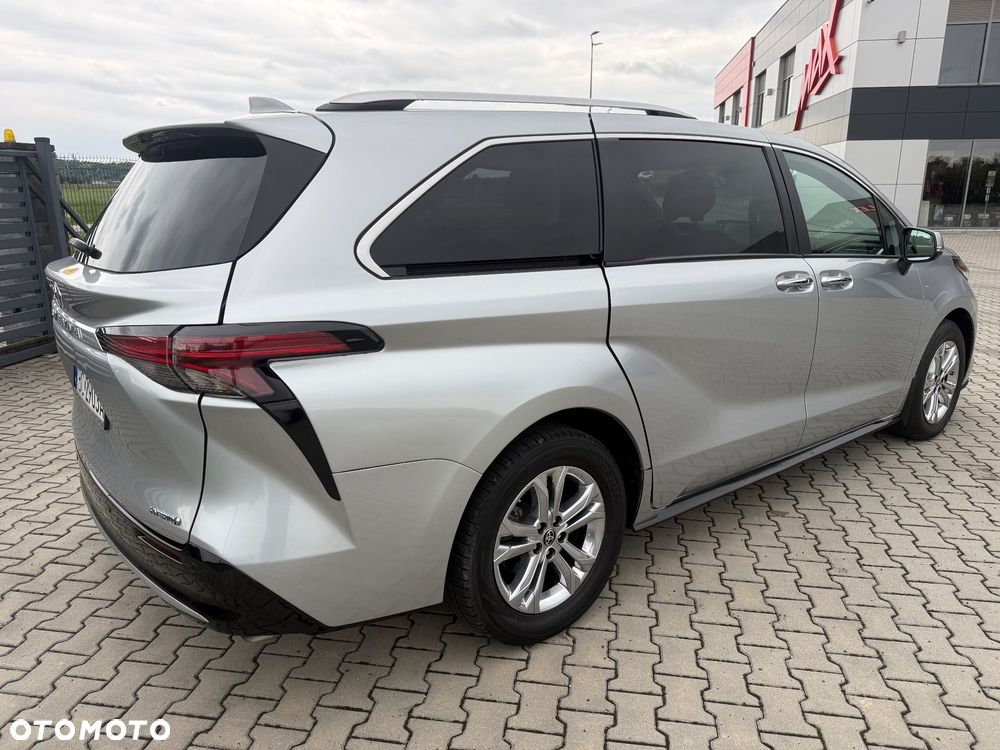 Toyota Sienna - 10