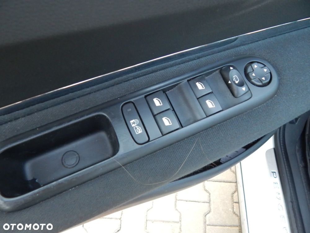 Peugeot 3008 HDi 115 Allure - 22