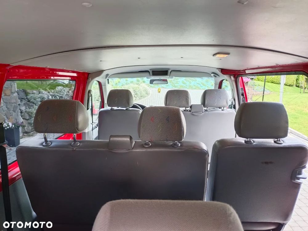 Volkswagen Caravelle - 7