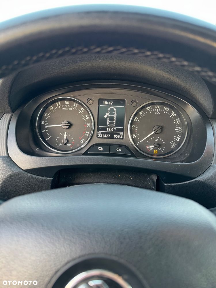Skoda RAPID 1.6 TDI Drive - 12