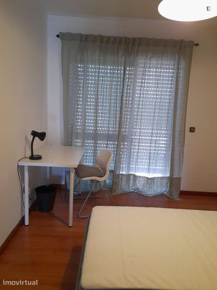 Quarto - localizado em Guimaraes - Grande imagem: 3/8