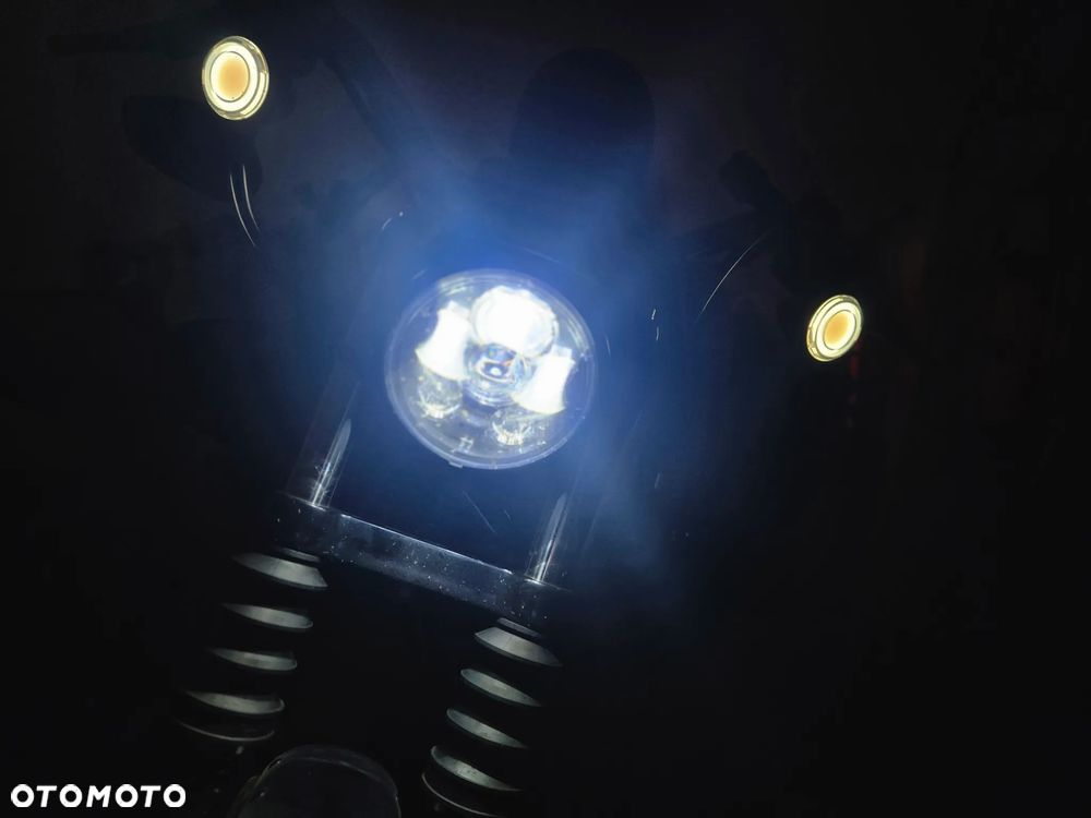 Harley-Davidson Sportster Iron 883 - 21