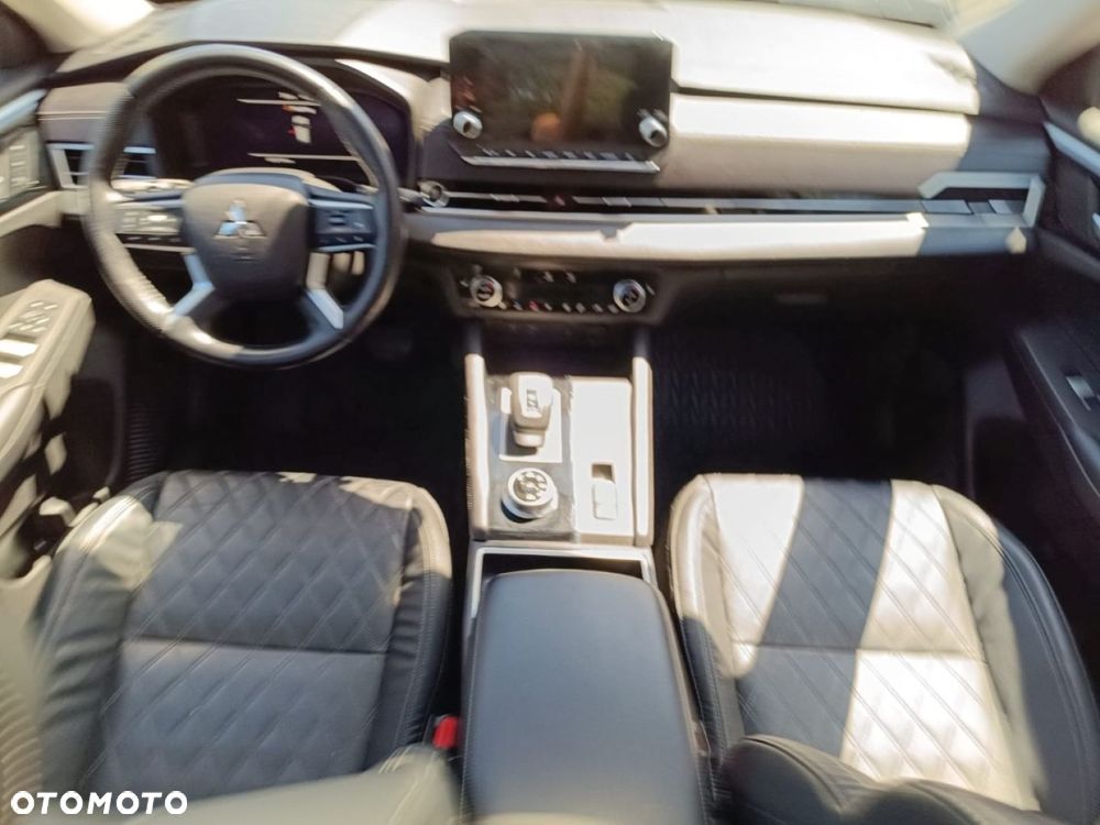 Mitsubishi Outlander - 21