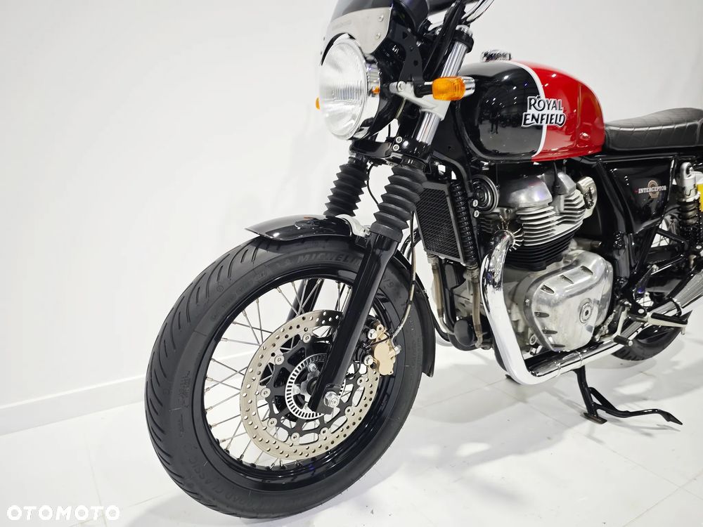 Royal Enfield Interceptor - 13