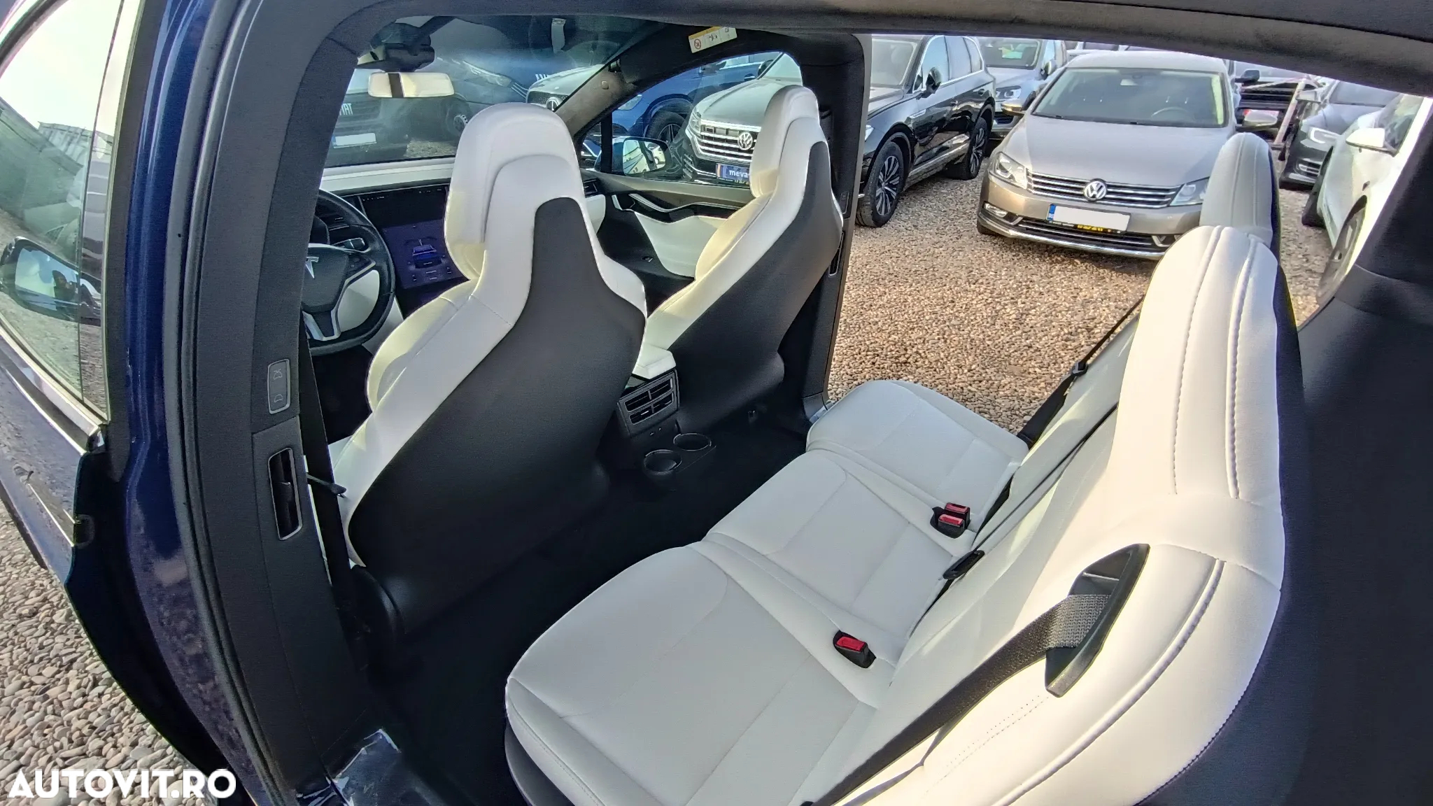 Tesla Model X - 20