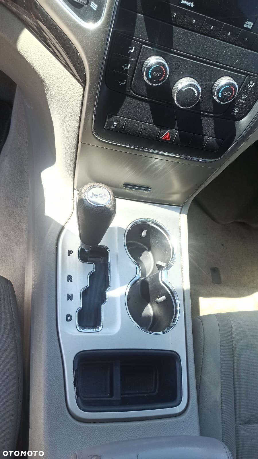 Jeep Grand Cherokee - 14
