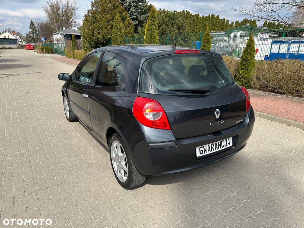 Renault Clio 1.6 16V Privilege - 12