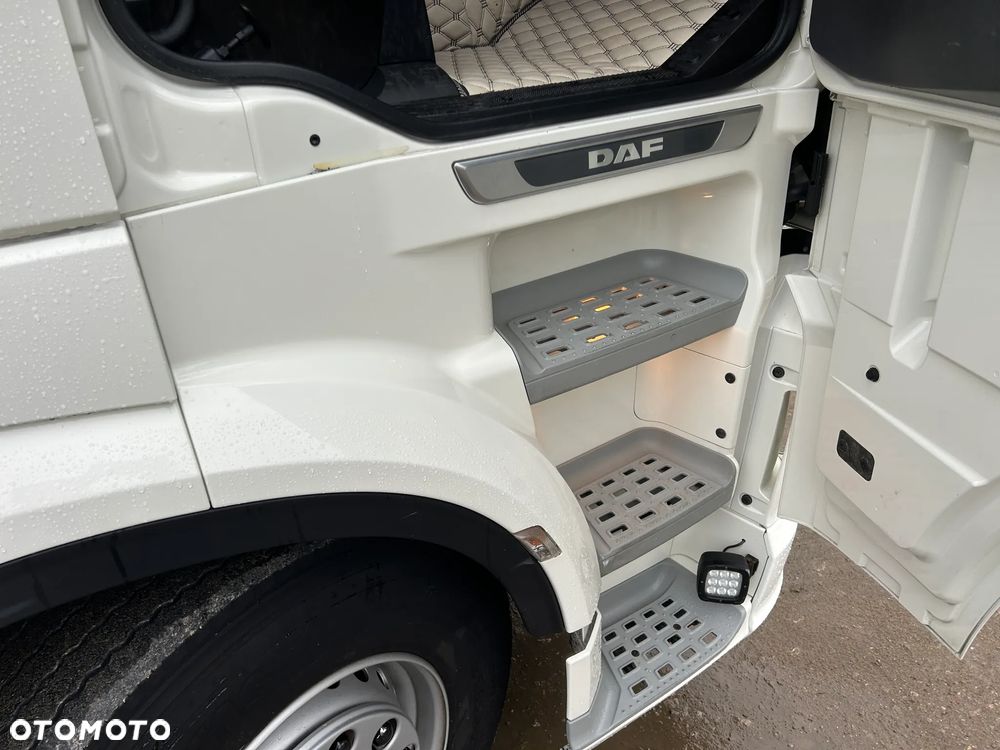 DAF XF 106 530 KM RETARDER 6x2 / 3 OSIOWY / NOWY TACHOGRAF / ORYGINALNY PRZEBIEG 525 TYS. KM / POLSKI SALON / 3 OŚKA / LAMPY LED / 2019 ROK !! - 31