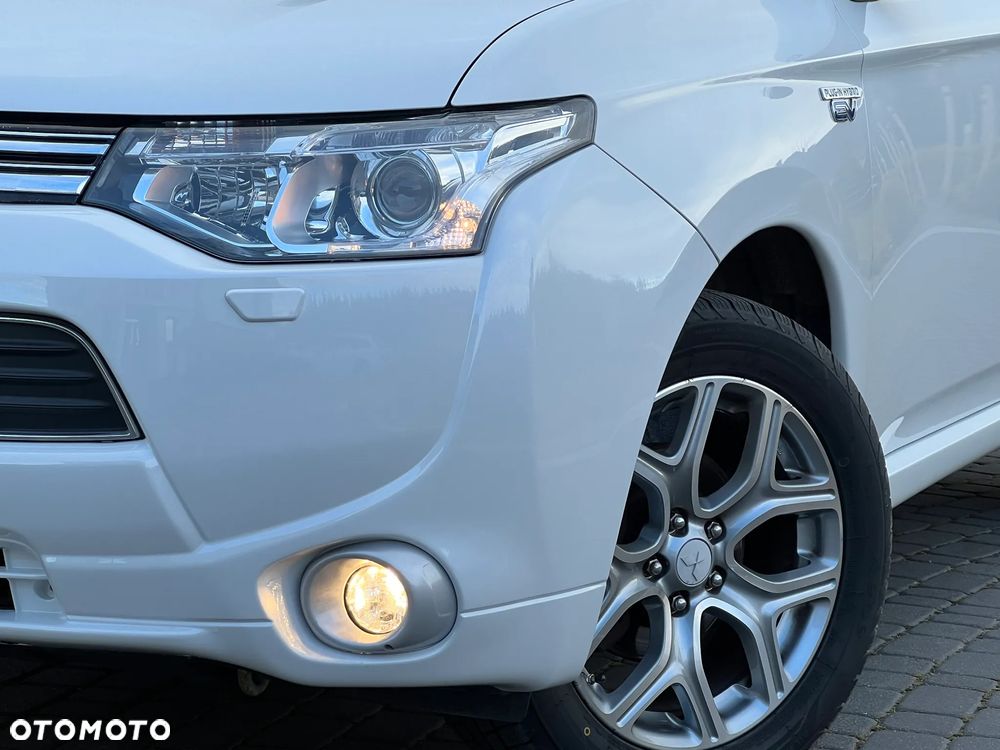 Mitsubishi Outlander 2.0 4WD Plus - 16