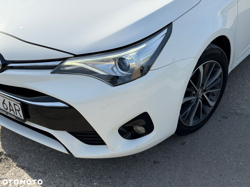 Toyota Avensis 2.0 D-4D Premium - 10