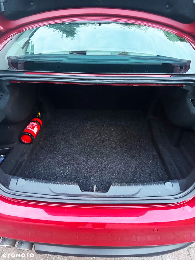 Jaguar XE 2.0 D Prestige - 13