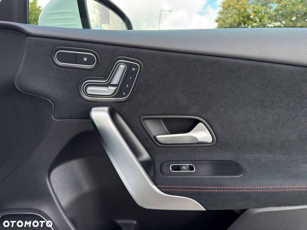 Mercedes-Benz Klasa A 220 4-Matic AMG Line 7G-DCT - 28
