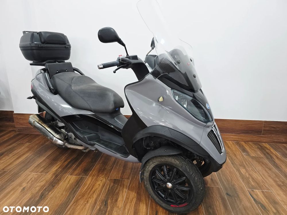 Piaggio MP-3 - 16