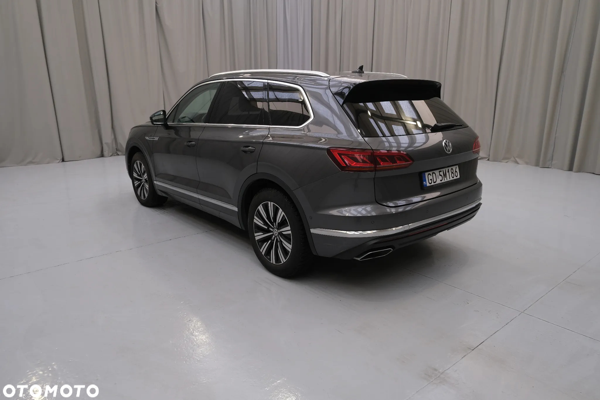 Volkswagen Touareg - 2