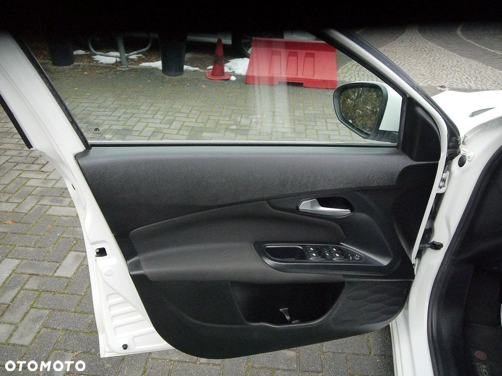 Fiat Tipo 1.6 MultiJet 16v Lounge - 32