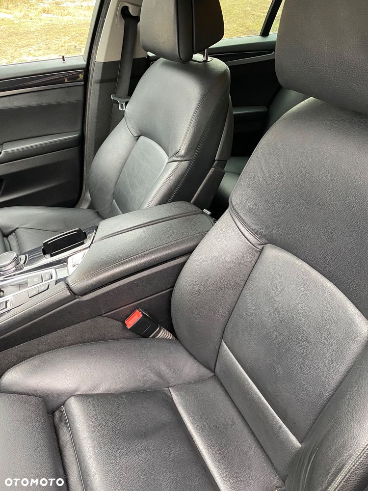 BMW Seria 5 525d xDrive - 22
