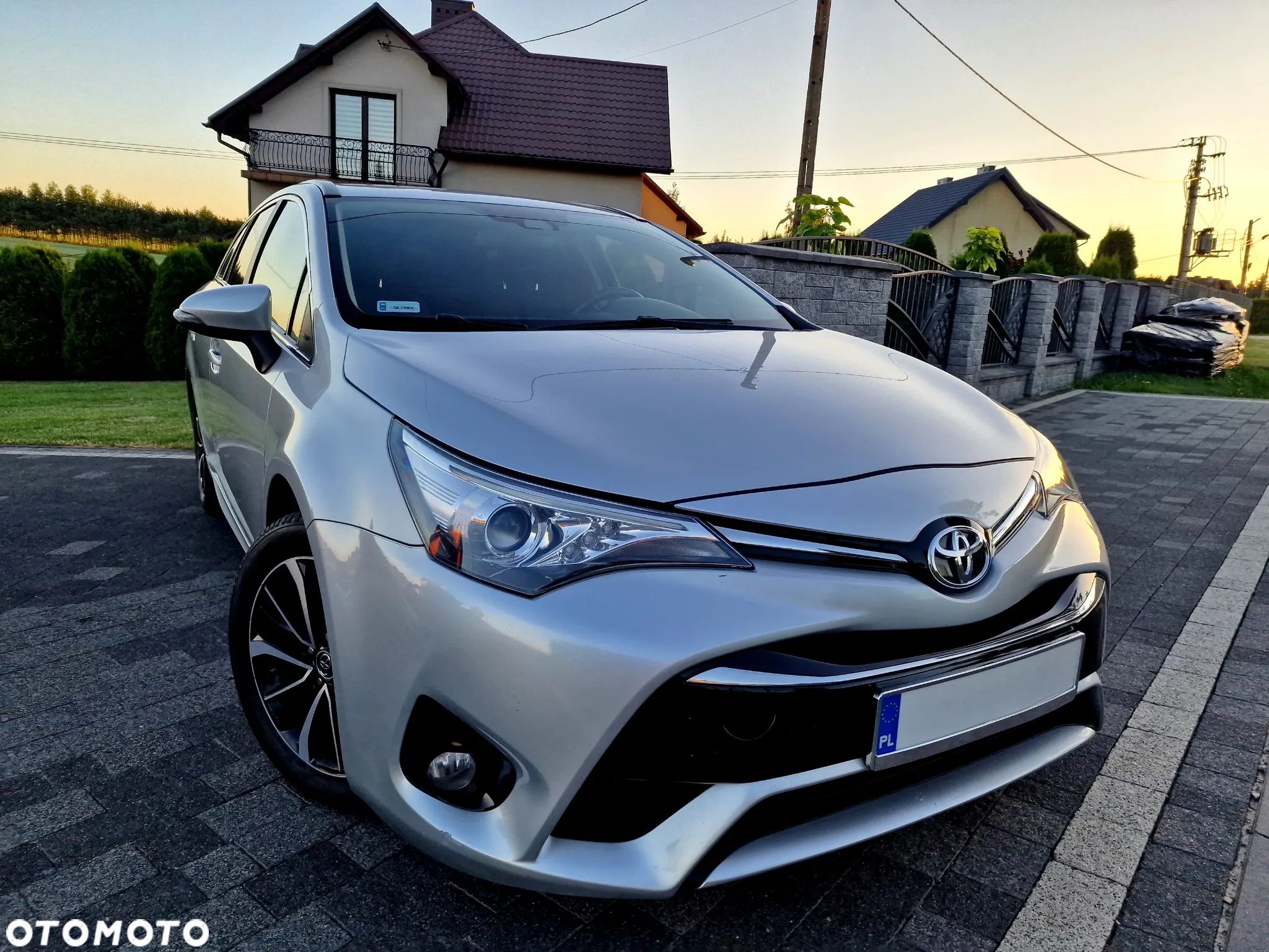 Toyota Avensis 2.0 D-4D Premium - 1