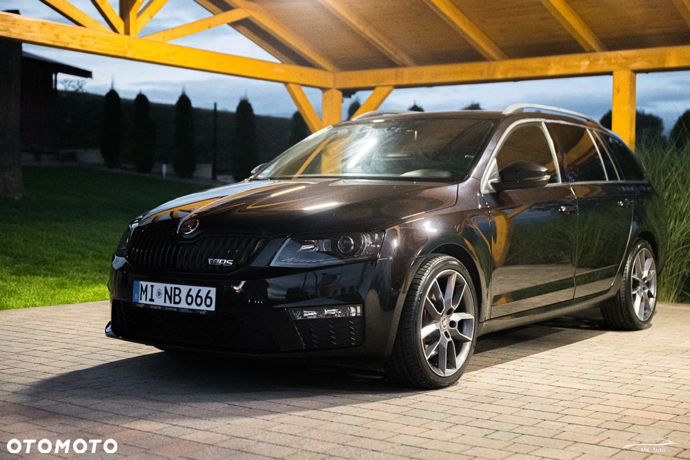 Skoda Octavia Combi 2.0 TDI RS - 39