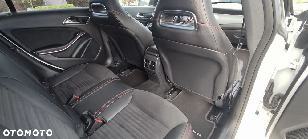 Mercedes-Benz CLA 180 AMG Line - 16