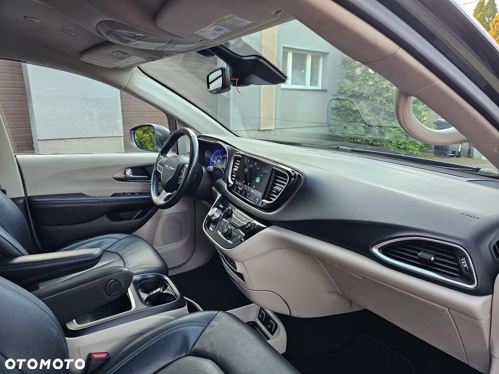 Chrysler Pacifica - 12