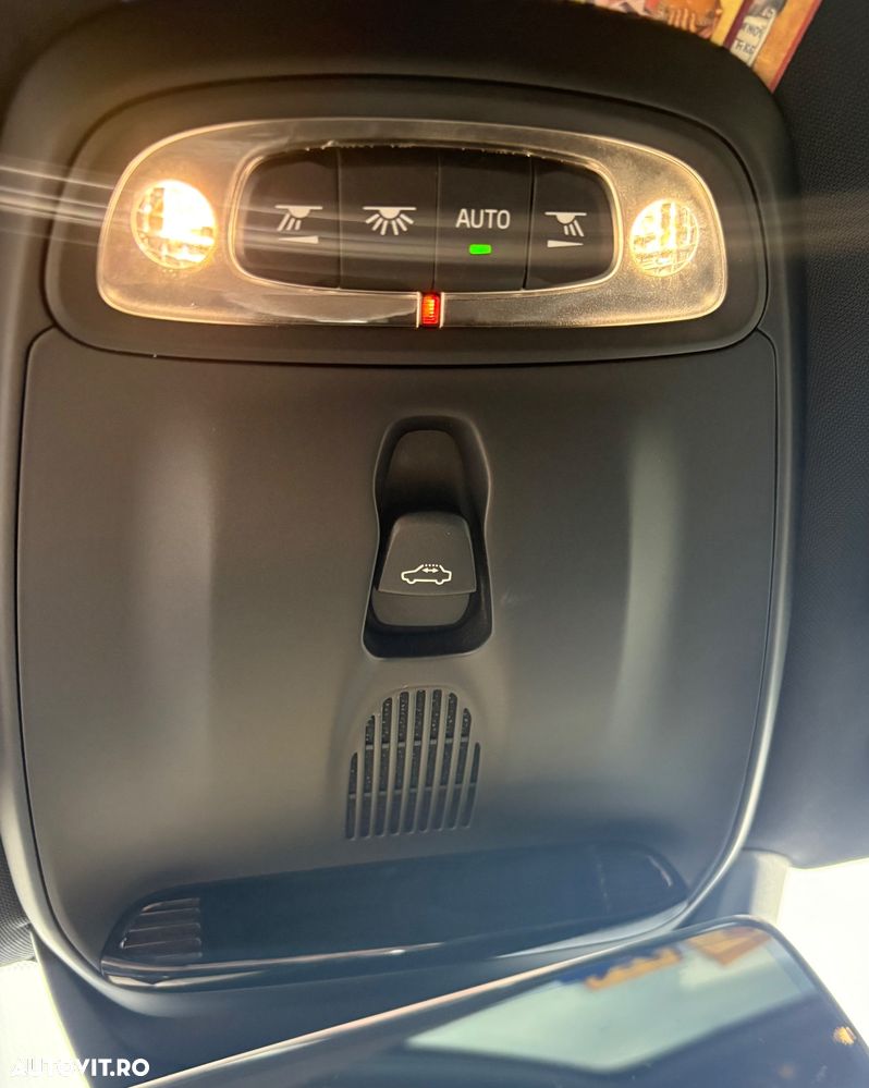Volvo V40 D2 R Design - 26