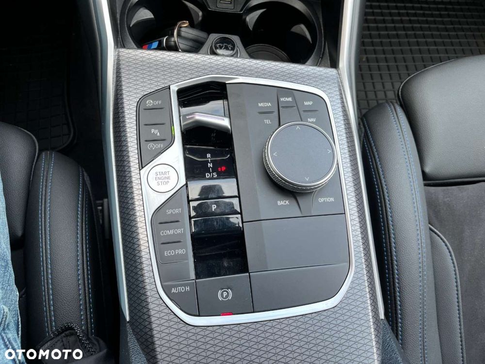 BMW Seria 3 320i Touring M Sport - 26