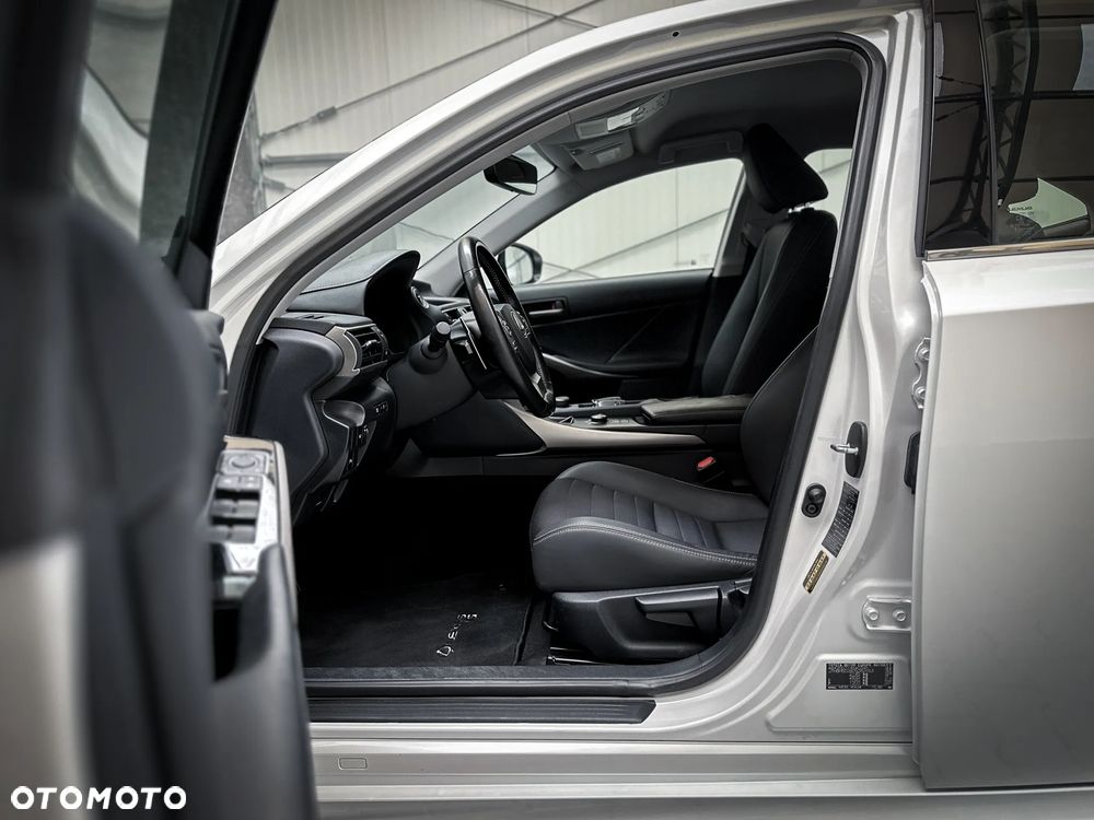 Lexus IS - 21