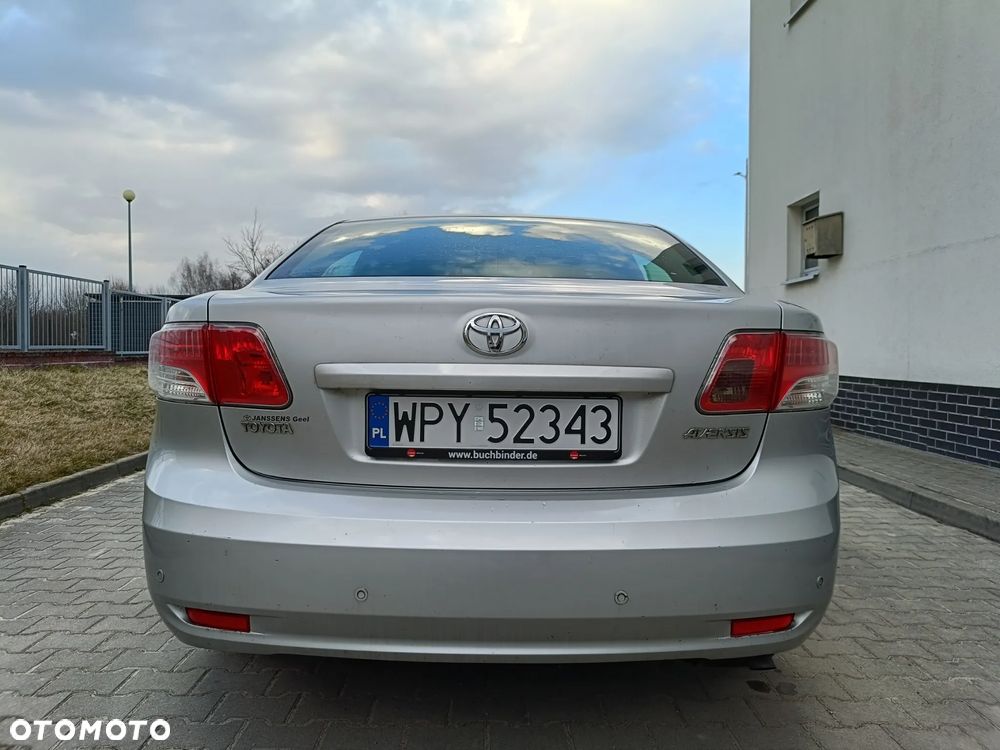 Toyota Avensis 1.6 Comfort - 11