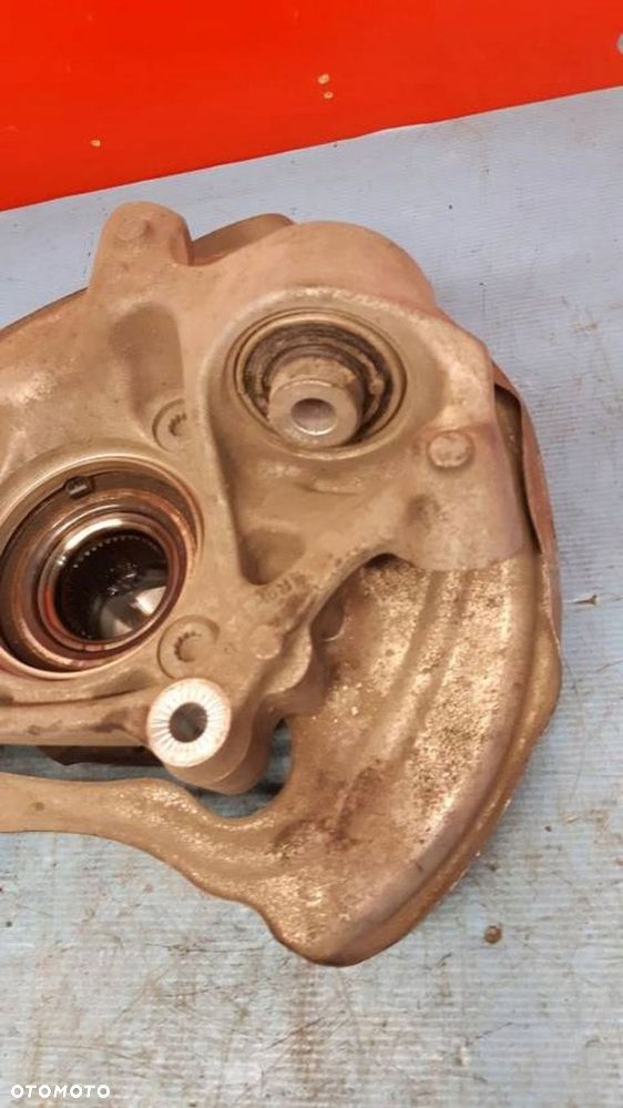 Audi A6 C8 Zwrotnica lewy tył 4k0505432C - 2