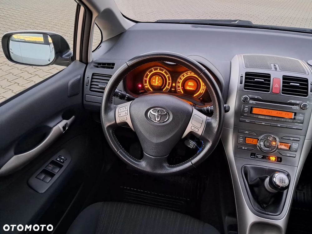 Toyota Auris 1.6 VVT-i Executive - 17