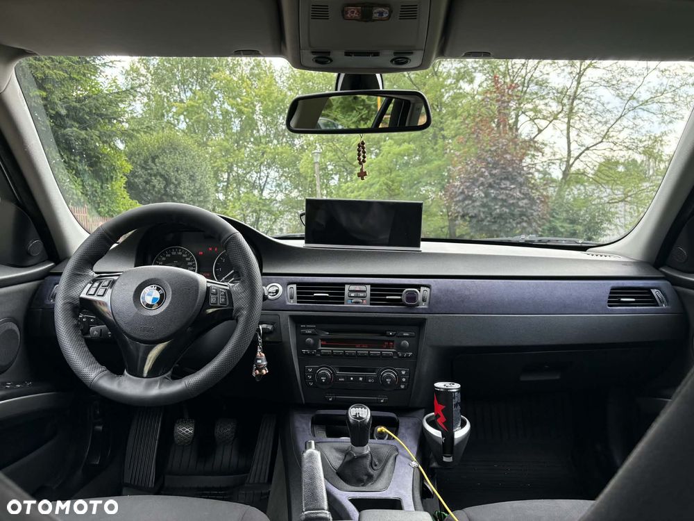 BMW Seria 3 318i - 9